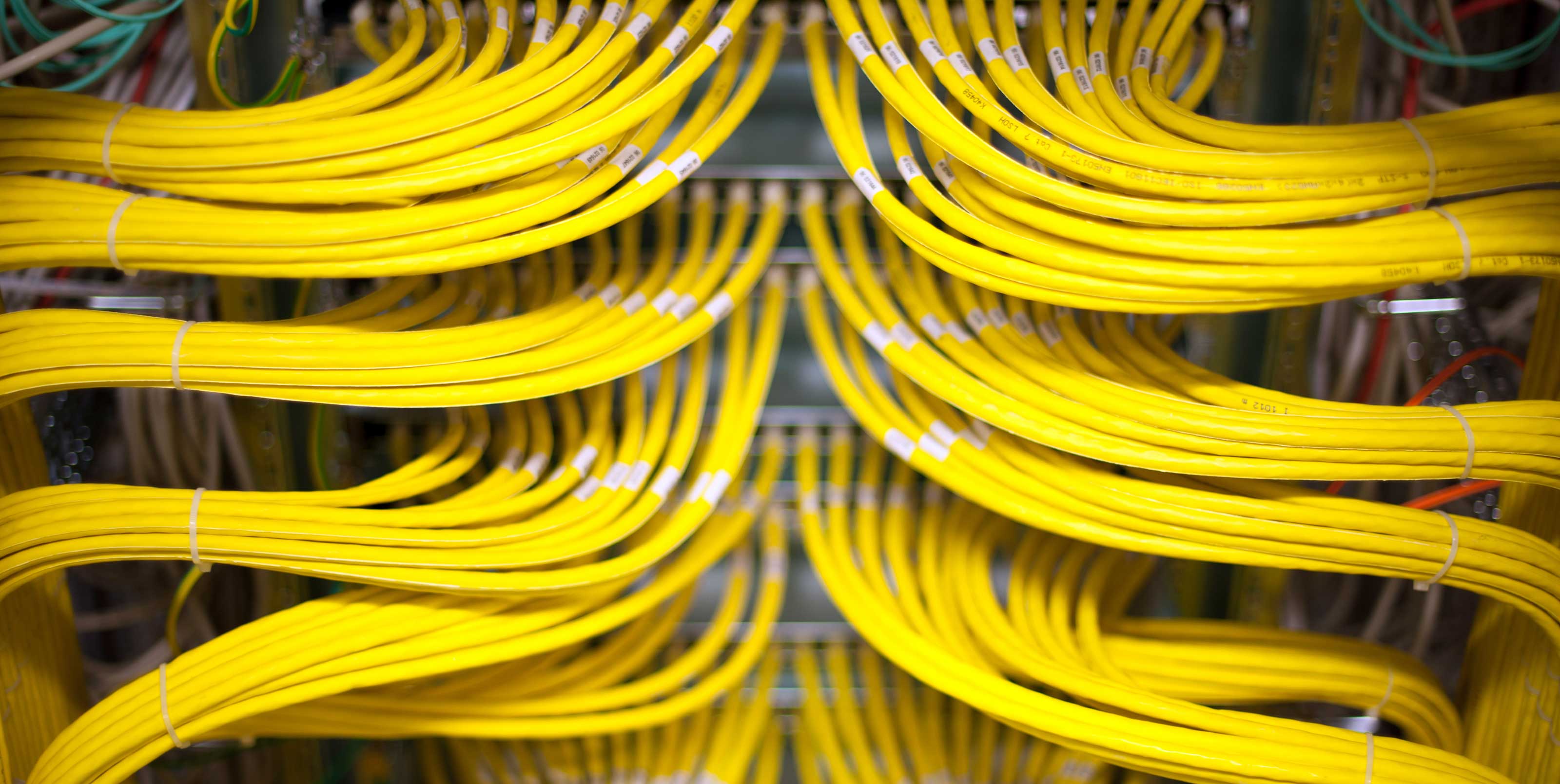 Gelbe Netzwerkkabel