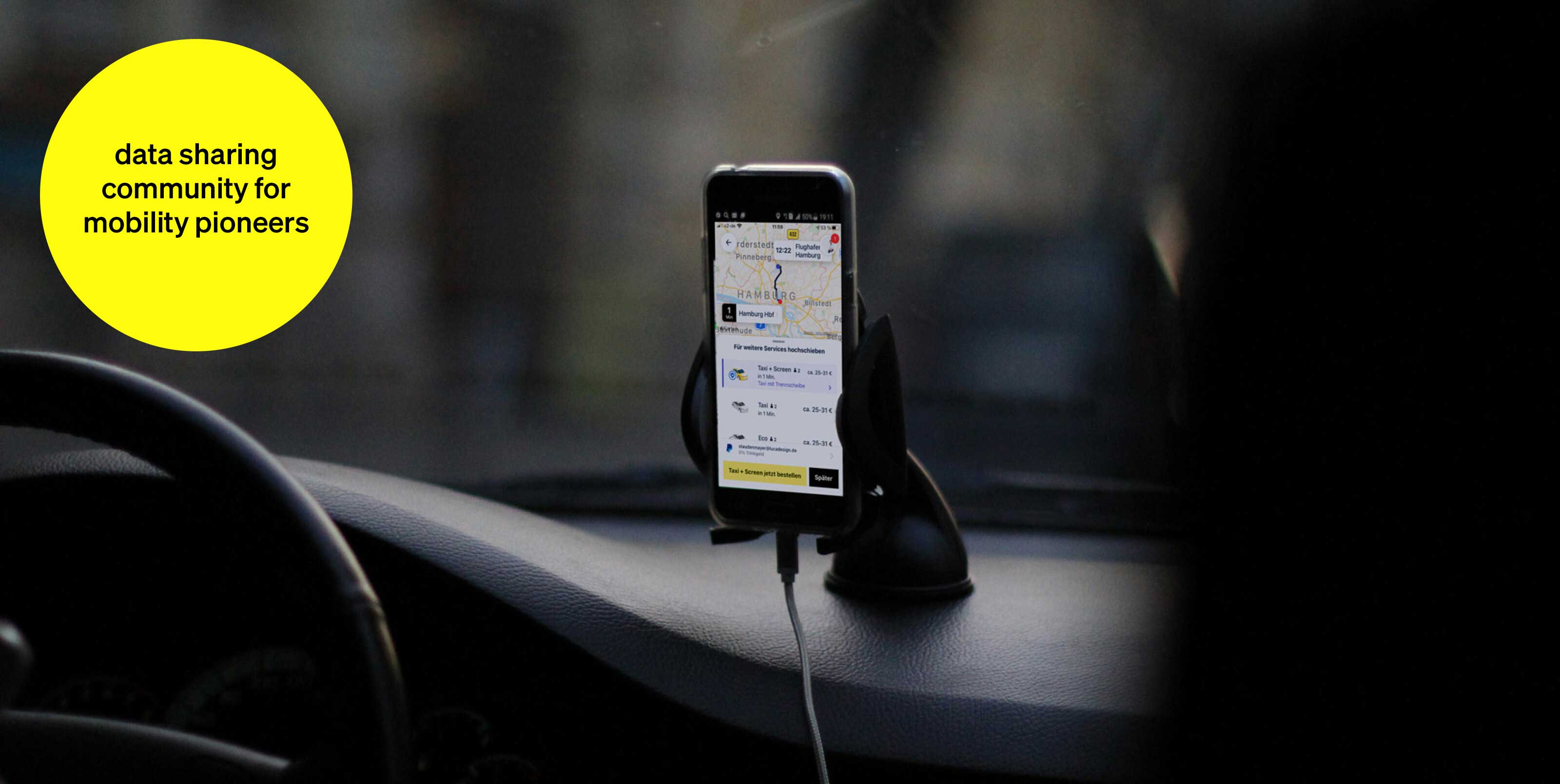 Navigation app in a car - text module in round tile: The data sharing community for mobility pioneers Navigation app in a car - text module in round tile: The data sharing community for mobility pioneers